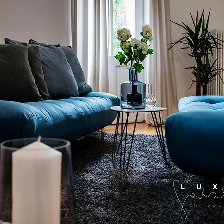 Luxury Only For Business Travel Apartment