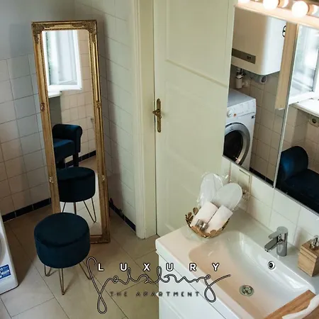 Luxury Only For Business Travel Apartment
