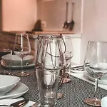 Luxury Only For Business Travel Apartment *